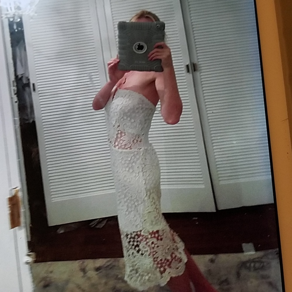 Gorgeous boho strapless eyelet dress - Picture 7 of 8